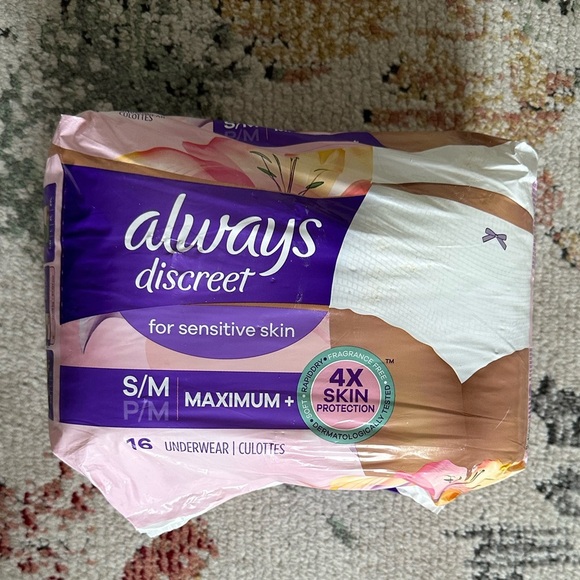 New Always Discreet for Sensitive Skin Maximum Plus Underwear White 16 Count s/m - Picture 1 of 5